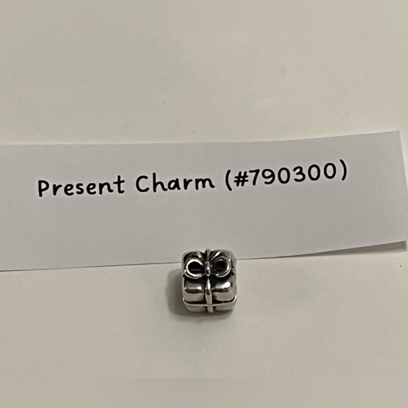 PANDORA Retired Sterling Silver Christmas Gift or Birthday Present Bead - Picture 2 of 5